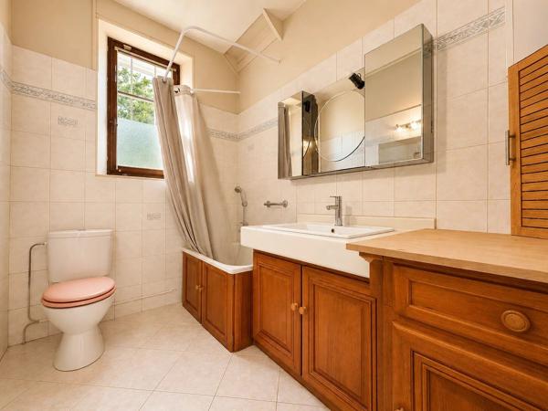 Vente                                                      Maison
                        
                     7 pièces                      145 m2                     à Jouy-le-Châtel