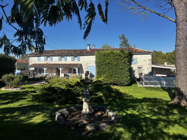 Jolie charentaise avec 3 chambres et piscine avec abri