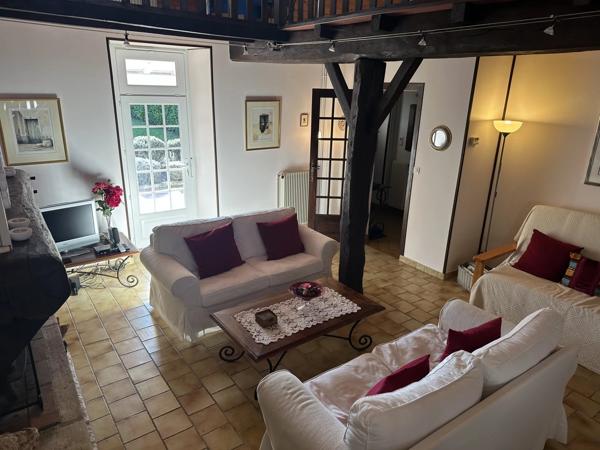 Jolie charentaise avec 3 chambres et piscine avec abri
