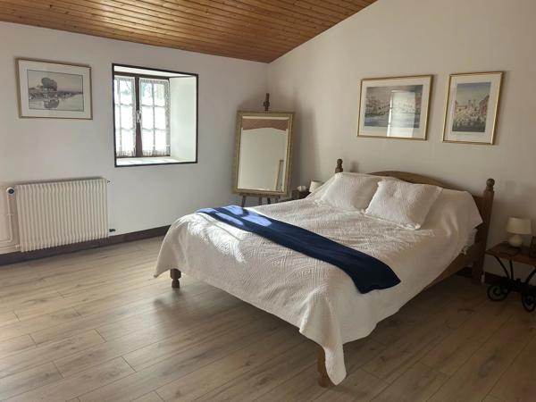 Jolie charentaise avec 3 chambres et piscine avec abri