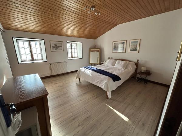 Jolie charentaise avec 3 chambres et piscine avec abri