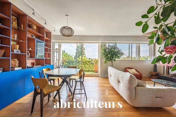 Appartement familial 109 m² Dernier étage Balcon-Terrasse Vue dégagée Garches