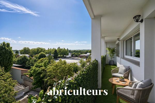 Appartement familial 109 m² Dernier étage Balcon-Terrasse Vue dégagée Garches