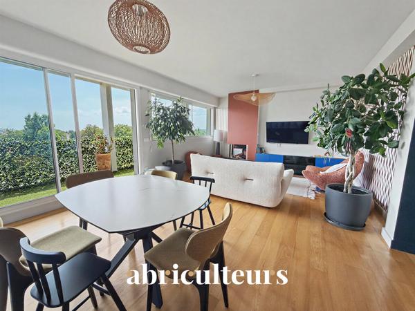 Appartement familial 109 m² Dernier étage Balcon-Terrasse Vue dégagée Garches