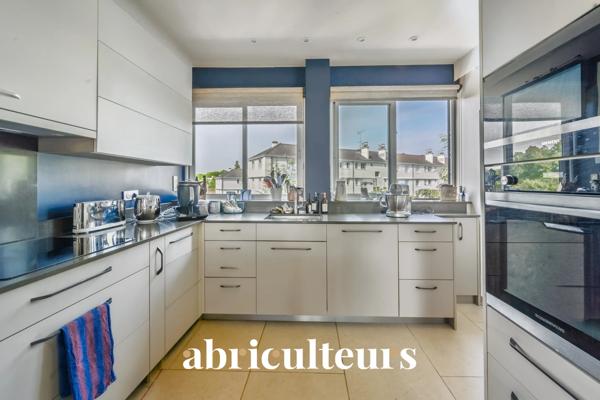 Appartement familial 109 m² Dernier étage Balcon-Terrasse Vue dégagée Garches