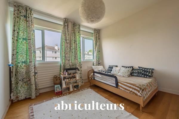 Appartement familial 109 m² Dernier étage Balcon-Terrasse Vue dégagée Garches