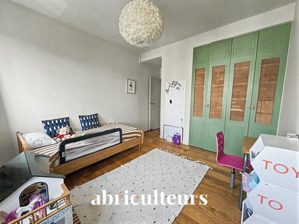 Appartement familial 109 m² Dernier étage Balcon-Terrasse Vue dégagée Garches