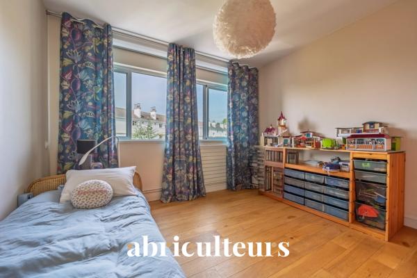 Appartement familial 109 m² Dernier étage Balcon-Terrasse Vue dégagée Garches