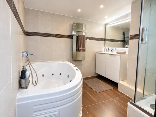 Maison
         5 pièces
        - 138 m² Bien prestige 424 000 € *