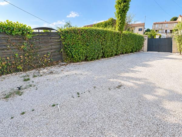 Maison
         5 pièces
        - 138 m² Bien prestige 424 000 € *