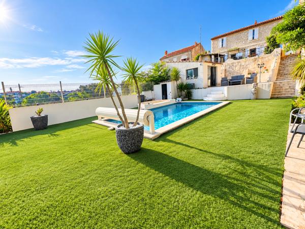 Maison
         5 pièces
        - 138 m² Bien prestige 424 000 € *