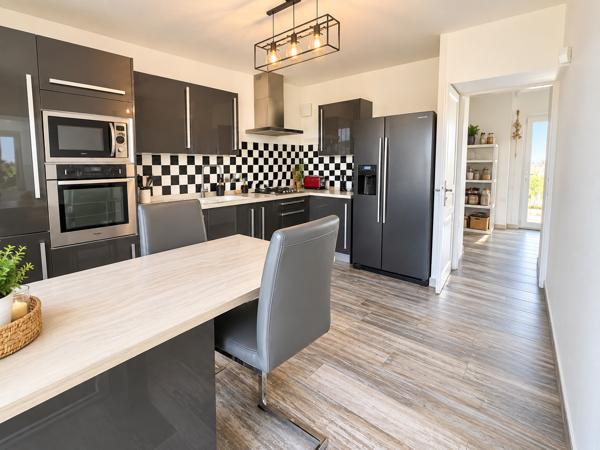 Maison
         5 pièces
        - 138 m² Bien prestige 424 000 € *