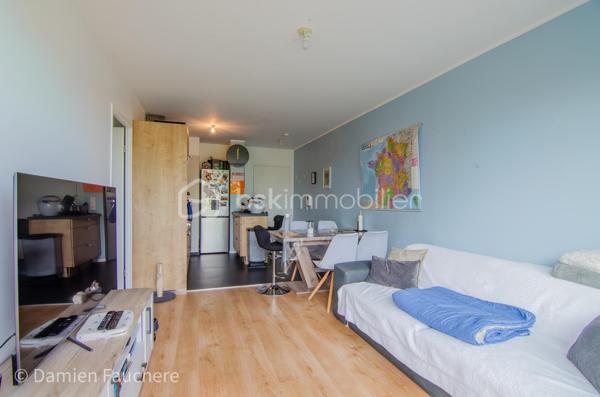 Situé au 4eme  et dernier étage d’une résidence récente de 2014, cet appartement de type F2 vous séduira par son excellent état, sa luminosité et son agencement optimisé.

Dès l’entrée, vous découvrez une pièce de vie conviviale, composée d’un salon ouvert sur une cuisine aménagée et équipée, pensée pour allier confort et fonctionnalité.

Vous profitez également d’un agréable balcon offrant une vue dégagée. 

L’espace nuit se compose d’une chambre spacieuse d’environ 13 m², avec placard, donnant accès à une grande salle de bain avec WC, offrant un vrai confort au quotidien.

L’appartement bénéficie de nombreux rangements et d’un agencement intelligent, optimisant chaque mètre carré.

En annexe :
Une place de parking en sous-sol sécurisé complète ce bien.

Cet appartement est idéal pour un premier achat, ou pour un investissement locatif. Le secteur et ce type de logement sont particulièrement recherchés sur le marché locatif.

Accompagnement à la projection locative sur demande. 

Contactez-moi, dispo 7/7 
Damien 
0659493102