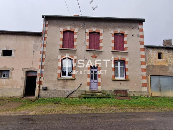 Situé à Vaudoncourt bel ensemble immobilier de caractère avec dépendances sur grand terrain