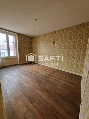 Situé à Vaudoncourt bel ensemble immobilier de caractère avec dépendances sur grand terrain