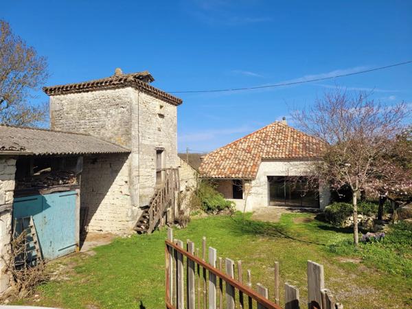 Maison de campagne avec dépendances.