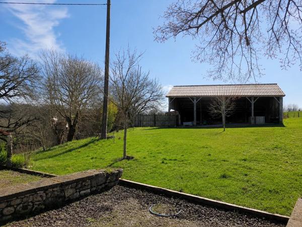Maison de campagne avec dépendances.