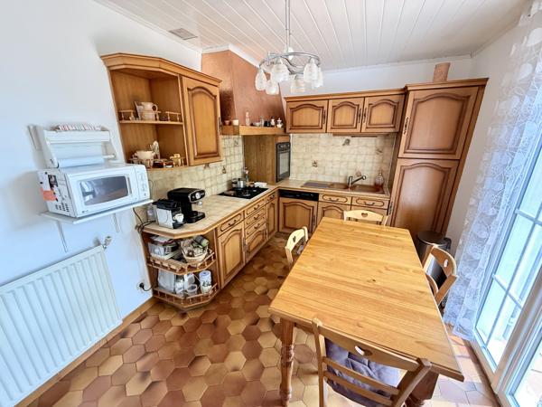 Saint-Maximin-la-Sainte-Baume (83470) Maison T4 + T2, Triple Garage, Pool House, Piscine – Calme Absolu