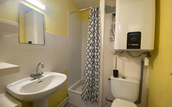 Immeuble à vendre    21 pièces • 452,90 m2 Brest