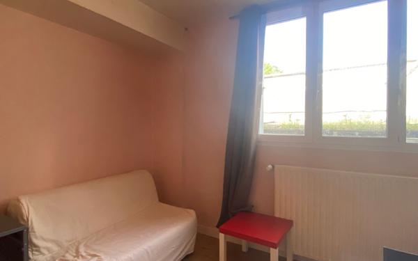 Immeuble à vendre    21 pièces • 452,90 m2 Brest