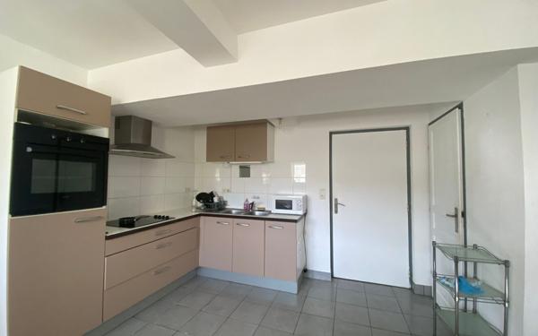 Immeuble à vendre    21 pièces • 452,90 m2 Brest