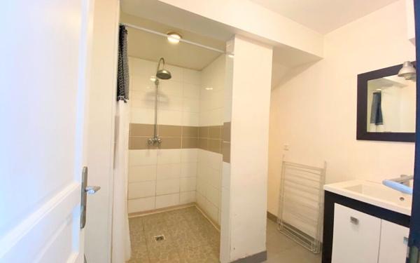 Immeuble à vendre    21 pièces • 452,90 m2 Brest