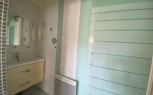 Immeuble à vendre    21 pièces • 452,90 m2 Brest