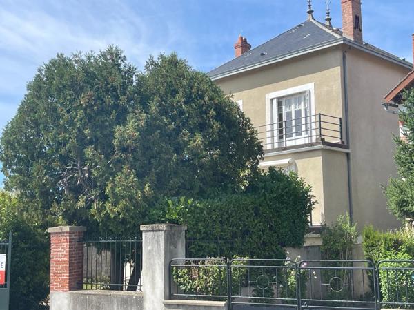 Belle maison individuelle de village de 115 m2 avec jardin et double garage.