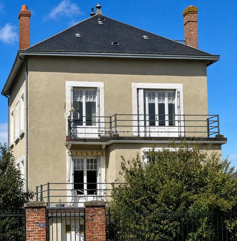 Belle maison individuelle de village de 115 m2 avec jardin et double garage.