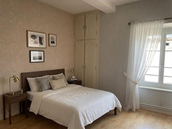 ENSEMBLE IMMOBILIER DE CARACTERE - 3 MAISONS, 2 GRANGES ET 1 PATIO - UN PROJET UNIQUE A IMAGINER