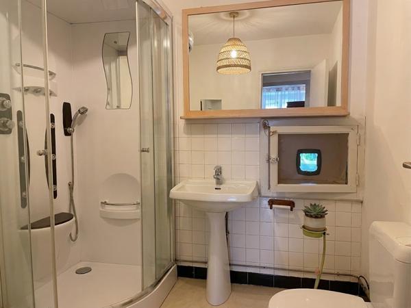 ENSEMBLE IMMOBILIER DE CARACTERE - 3 MAISONS, 2 GRANGES ET 1 PATIO - UN PROJET UNIQUE A IMAGINER