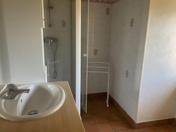 ENSEMBLE IMMOBILIER DE CARACTERE - 3 MAISONS, 2 GRANGES ET 1 PATIO - UN PROJET UNIQUE A IMAGINER