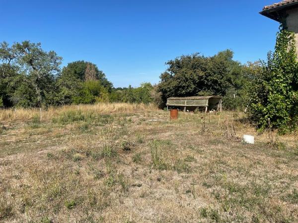 ENSEMBLE IMMOBILIER DE CARACTERE - 3 MAISONS, 2 GRANGES ET 1 PATIO - UN PROJET UNIQUE A IMAGINER
