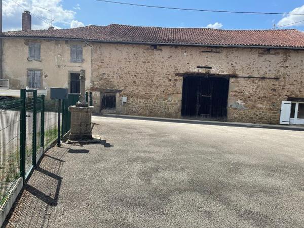 ENSEMBLE IMMOBILIER DE CARACTERE - 3 MAISONS, 2 GRANGES ET 1 PATIO - UN PROJET UNIQUE A IMAGINER