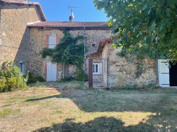 ENSEMBLE IMMOBILIER DE CARACTERE - 3 MAISONS, 2 GRANGES ET 1 PATIO - UN PROJET UNIQUE A IMAGINER