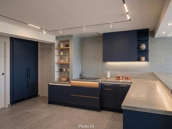ENSEMBLE IMMOBILIER DE CARACTERE - 3 MAISONS, 2 GRANGES ET 1 PATIO - UN PROJET UNIQUE A IMAGINER