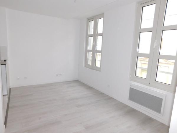 appartement F2 rdc 32.60m² 565€+85€