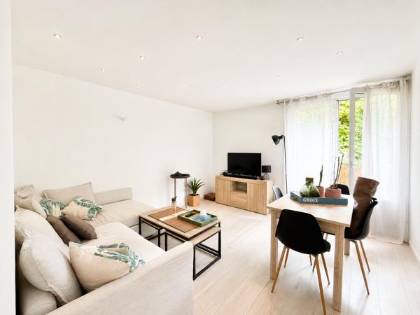 Appartement
         3 pièces
        - 54 m² 310 000 € *