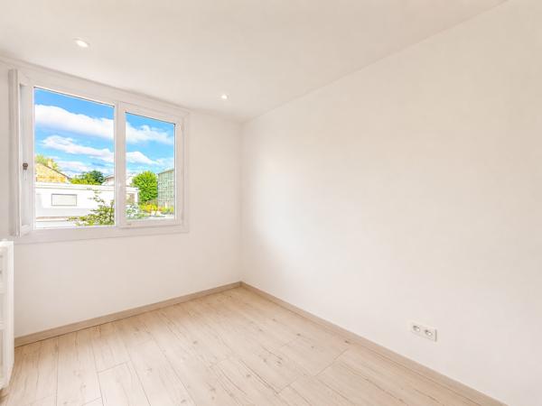Appartement
         3 pièces
        - 54 m² 310 000 € *