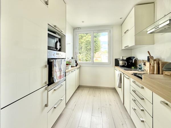 Appartement
         3 pièces
        - 54 m² 310 000 € *