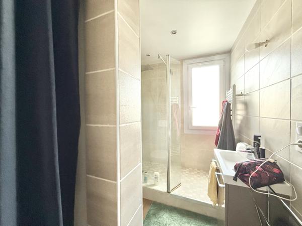 Appartement
         3 pièces
        - 54 m² 310 000 € *