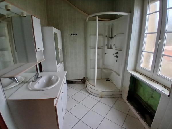 Jolie maison en pierre à rénover