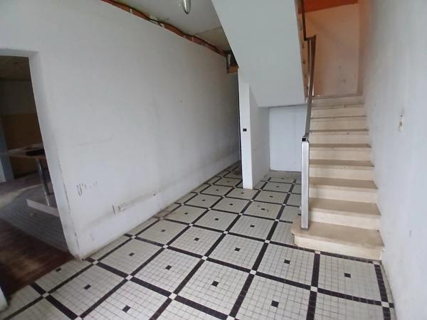 Jolie maison en pierre à rénover