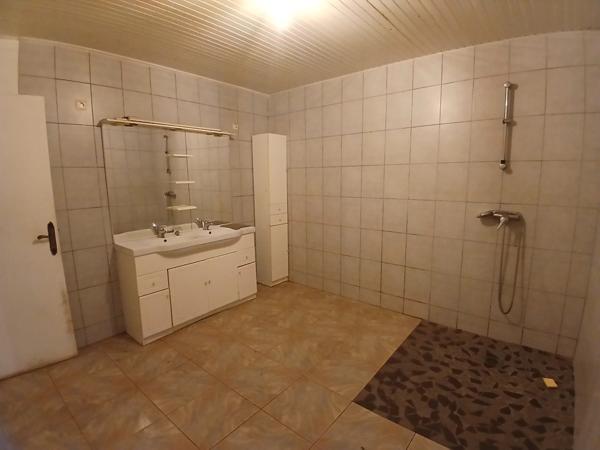Jolie maison en pierre à rénover