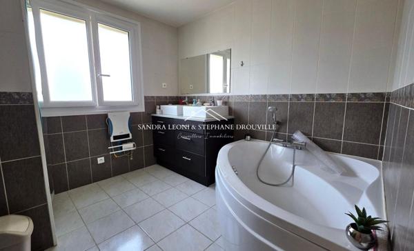 PROCHE DE MAINTENON - CHARTAINVILLIERS - CHARMANTE MAISON FAMILIALE 8 pièces -189 m²