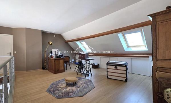 PROCHE DE MAINTENON - CHARTAINVILLIERS - CHARMANTE MAISON FAMILIALE 8 pièces -189 m²