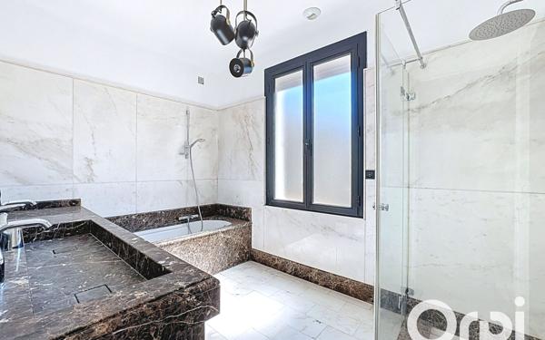 Maison à vendre    6 pièces •  Le Cannet