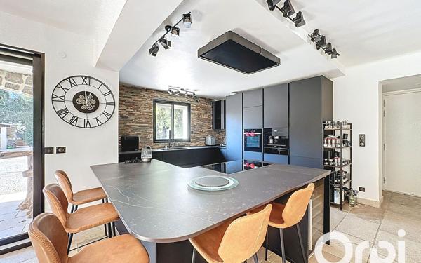 Maison à vendre    6 pièces •  Le Cannet