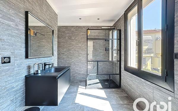 Maison à vendre    6 pièces •  Le Cannet