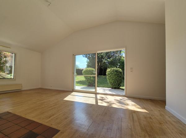 Maison
                                                                                                                                                                                                                                                                                                                        6 pièce(s)                                                                                                                                                                                                          4 chambre(s)                                                                                                                                                                                                          136  m²